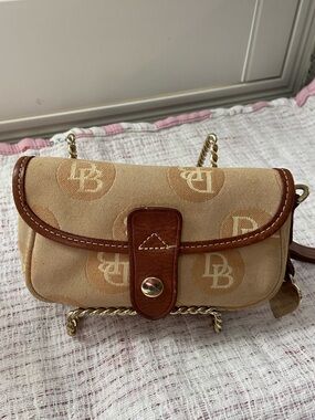 Dooney & Bourke EUC signature Flap Wristlet